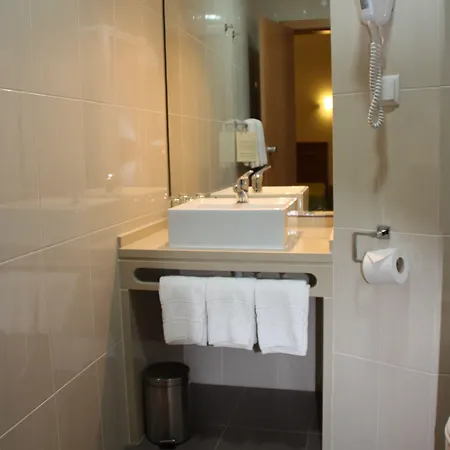 Estrela De Arganil - Luis Simoes & Conceicao, Lda בית הארחה 4*