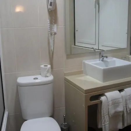 Estrela De Arganil - Luis Simoes & Conceicao, Lda בית הארחה 4*